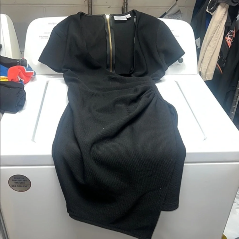 Elegant Black Dress - Picture 1 of 2